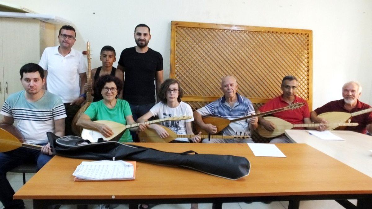 Burhaniye\'de bağlama kursu ilgi gördü
