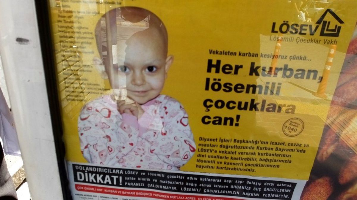 Burhaniyeli simitçi vatandaşları LÖSEV\'e bağışa çağırdı