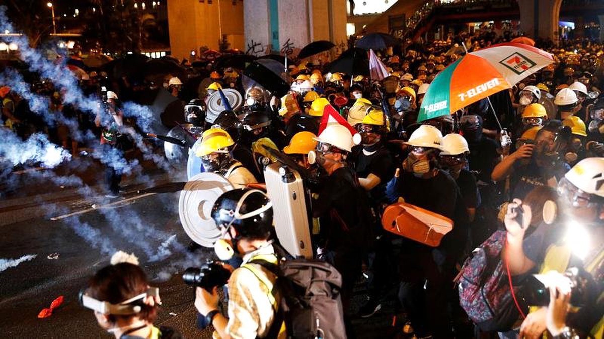 Çin: "ABD, Hong Kong\'dan kirli ellerini çeksin"