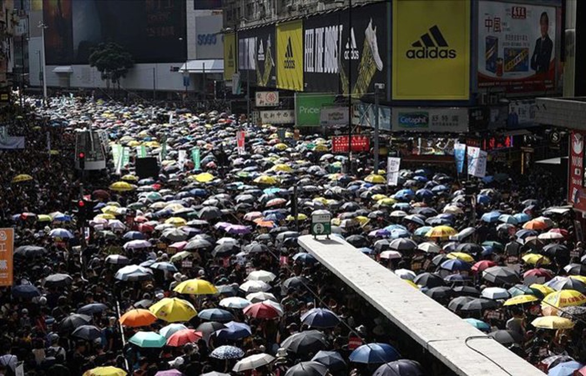 Çin Savunma Bakanlığından \'Hong Kong’a girebiliriz\' iması