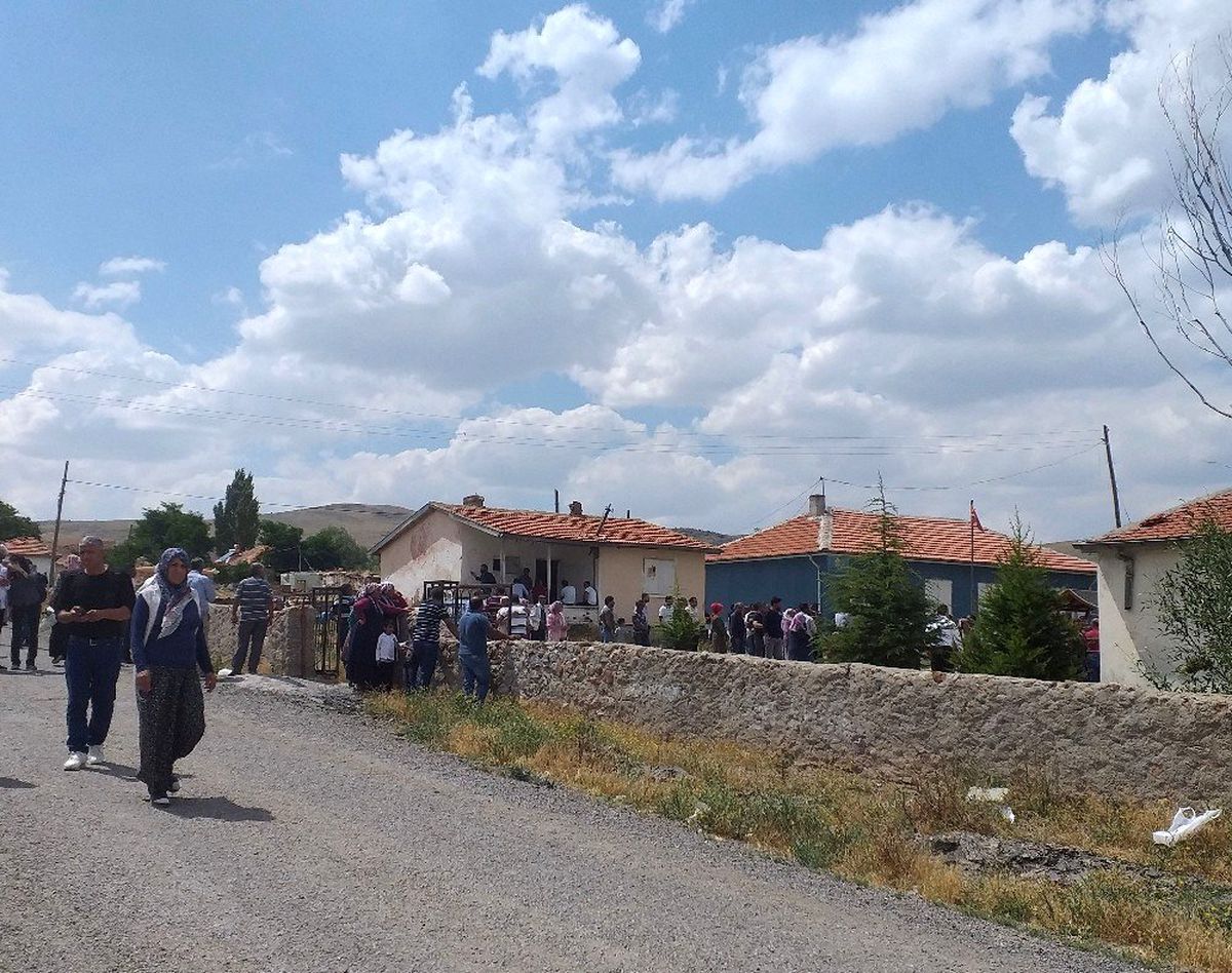 Çocuk damat toprağa verildi