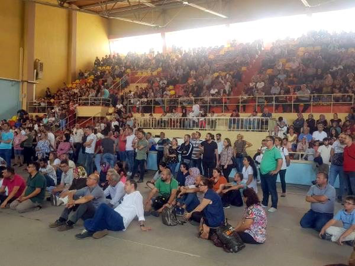 Çorlu\'da TOKİ\'den ev sahibi olanlar duygulu anlar yaşadı
