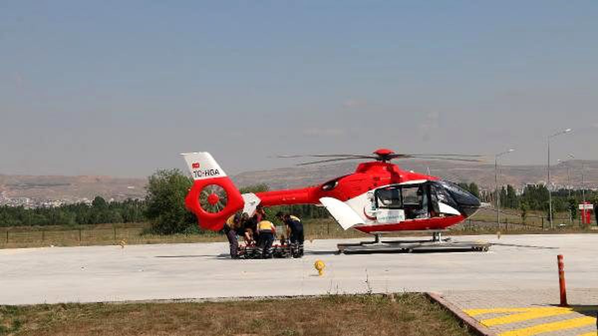 Dağda ayağı kırıldı, ambulans helikopter ile hastaneye götürüldü