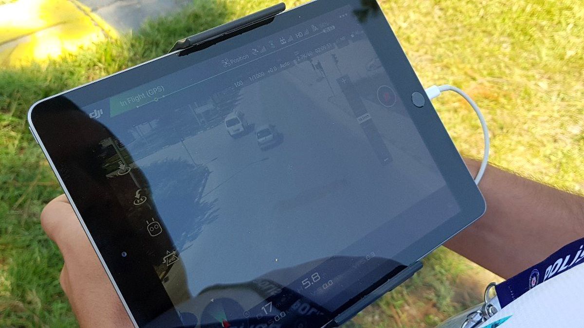 Drone ile kırmızı ışıkta geçtiği tespit edilen 60 sürücüye ceza yağdı