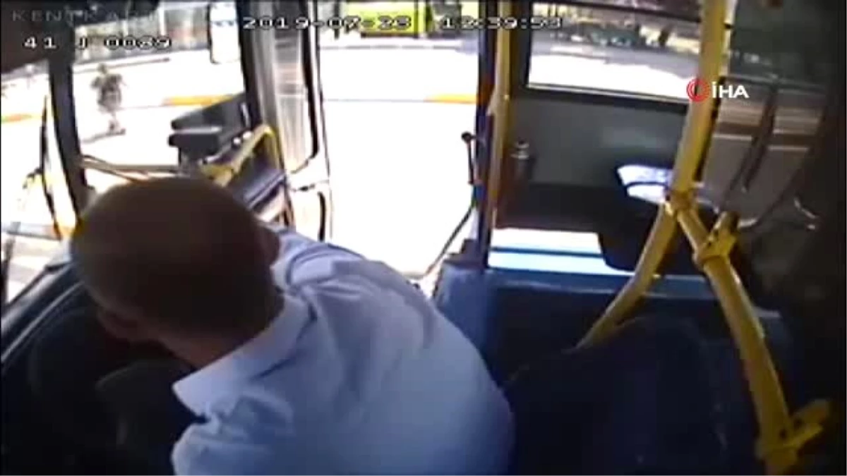 Duyarlı otobüs şoföründen alkışlanacak hareket
