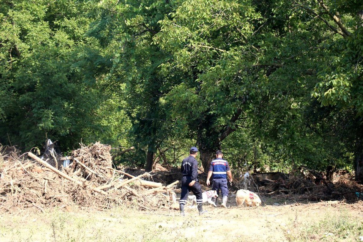 Düzce\'de, selde kaybolan 2 çocuğu arama çalışmaları sürüyor