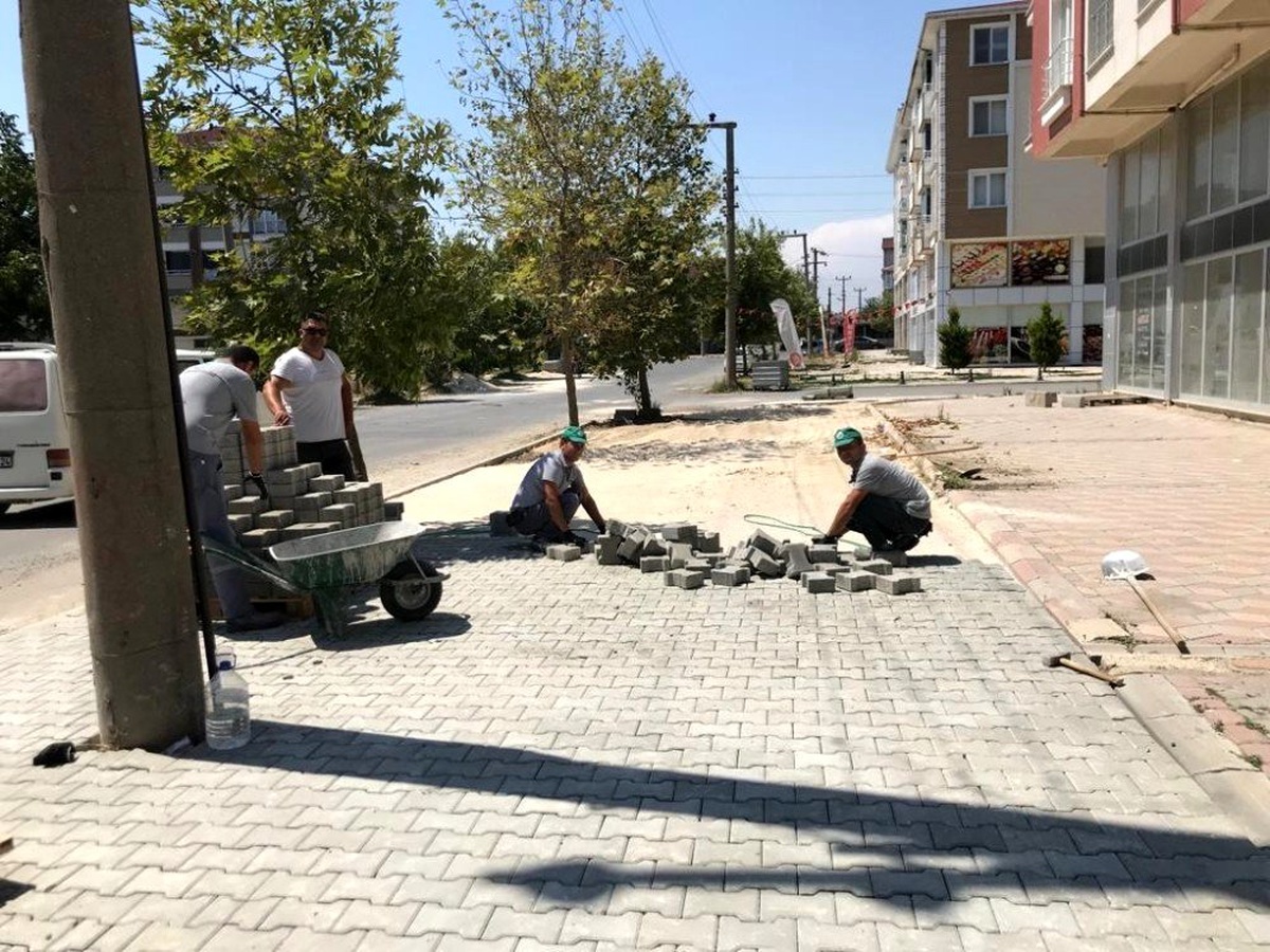 Ergene\'de kilit parke taş ve kaldırım çalışmaları sürüyor