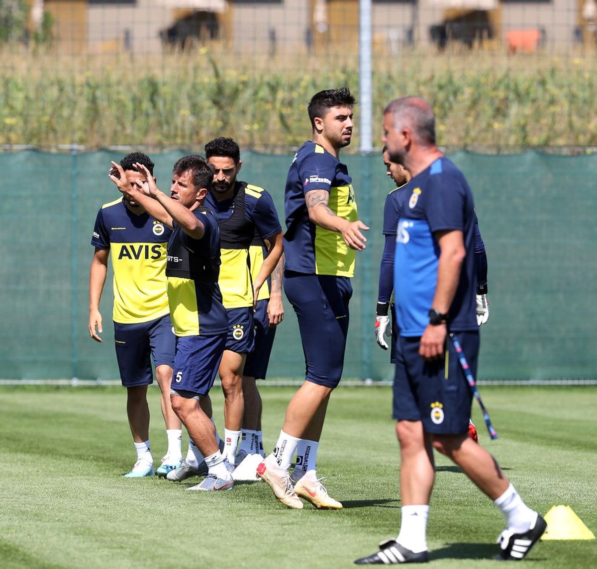 Fenerbahçe, günün ilk çalışmasını tamamladı