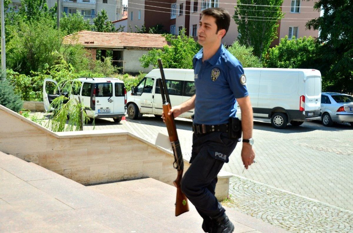 İskilip\'te polis aracına silahlı saldırı