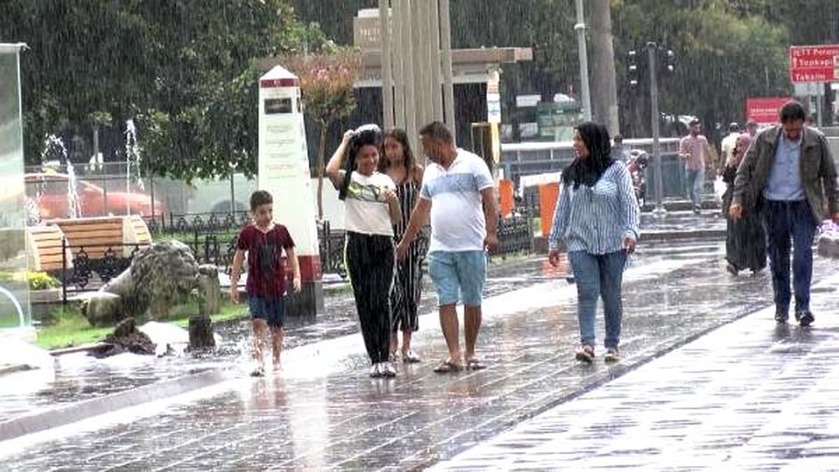 İstanbul\'da yağmur etkili oluyor (1)