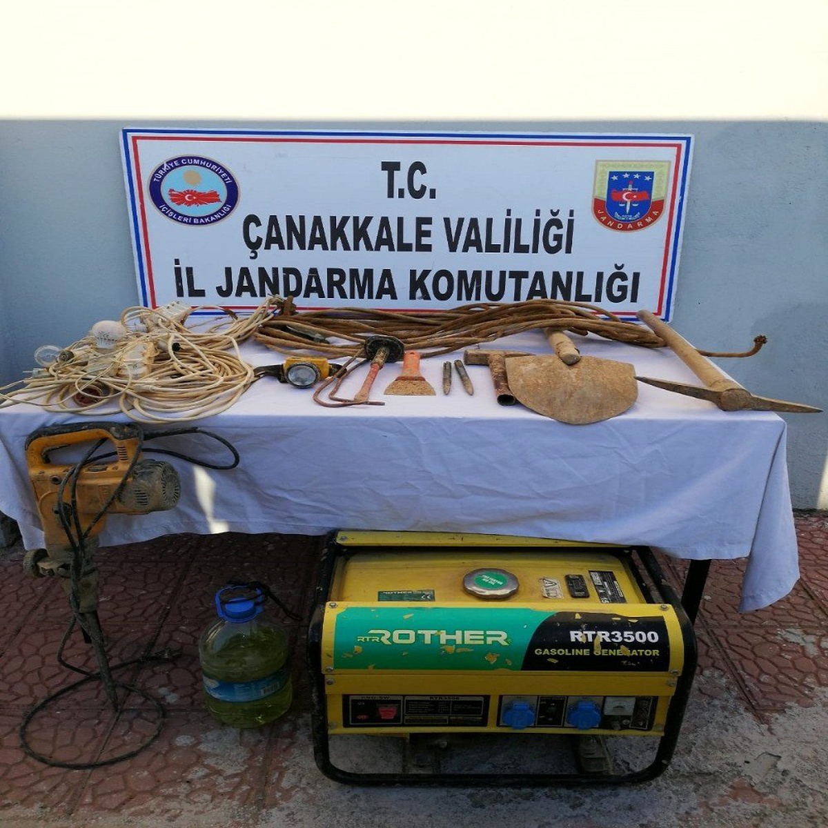 İzinsiz kazı yapan 6 kişi gözaltına alındı
