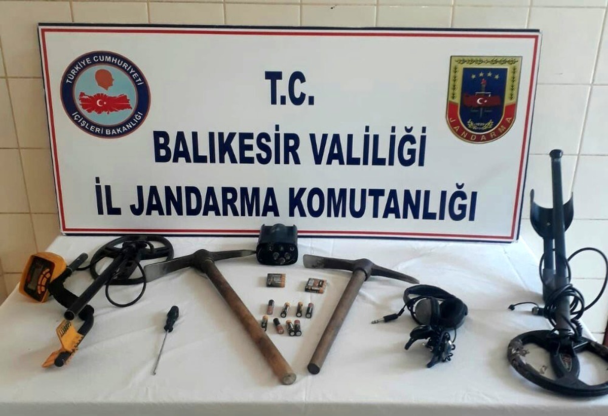 Kaçak Kazı yapan definecilere suçüstü
