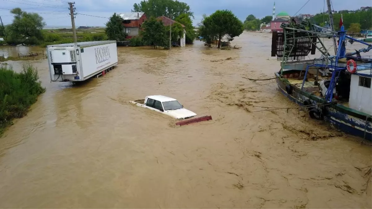 Kocaali\'nde sel felaketinin yaraları sarılmaya çalışılıyor