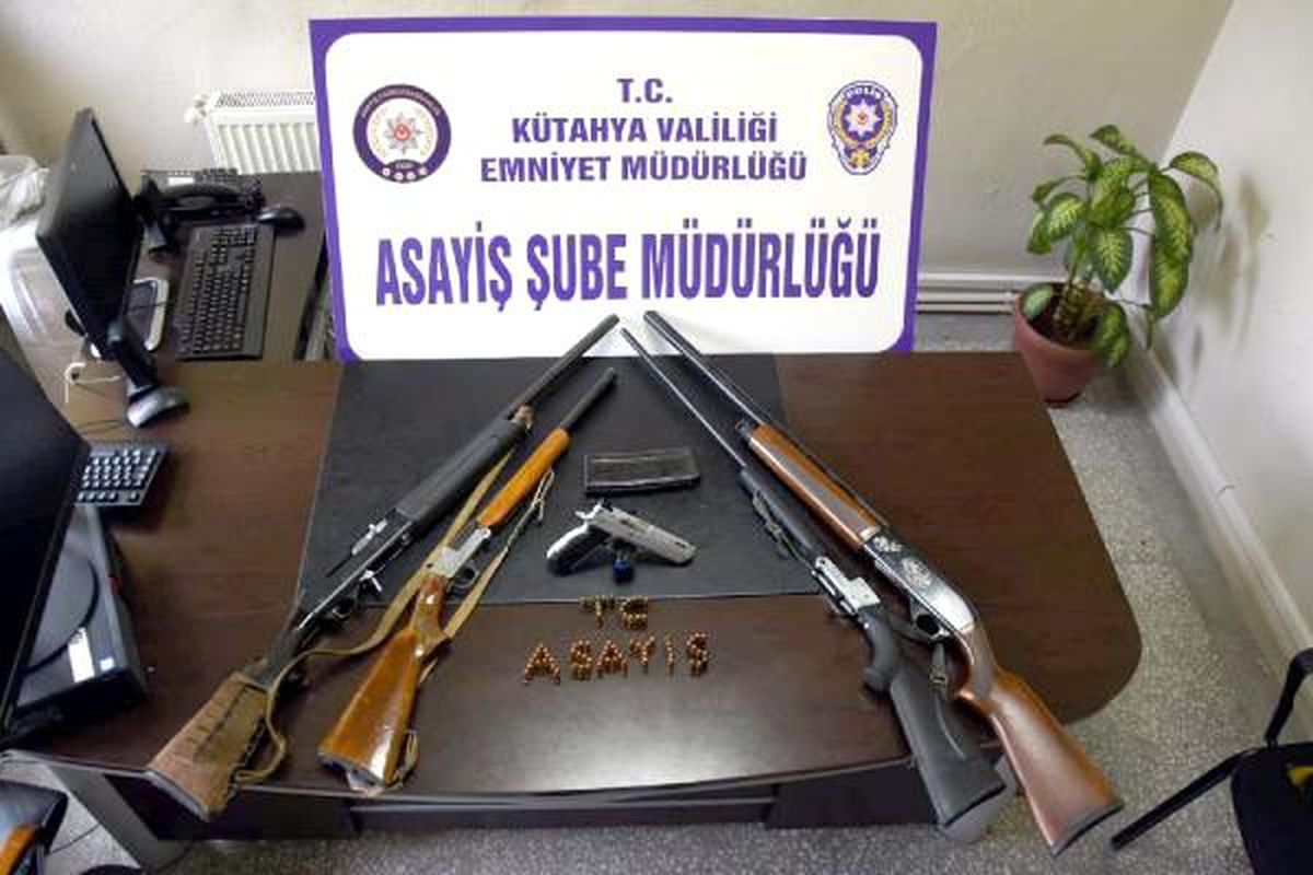 Kütahya\'da ruhsatsız silah operasyonu: 8 gözaltı