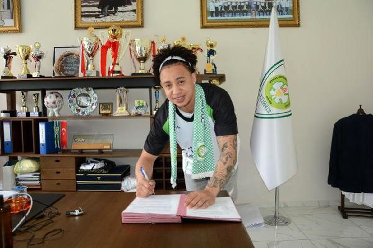 Manisa Büyükşehir Belediyespor\'a Umupig geldi