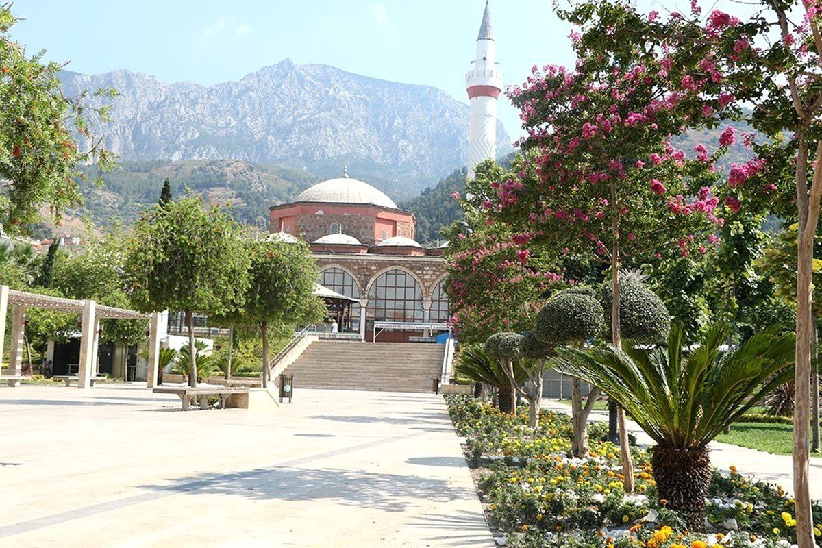 Manisa çiçek bahçesine döndü