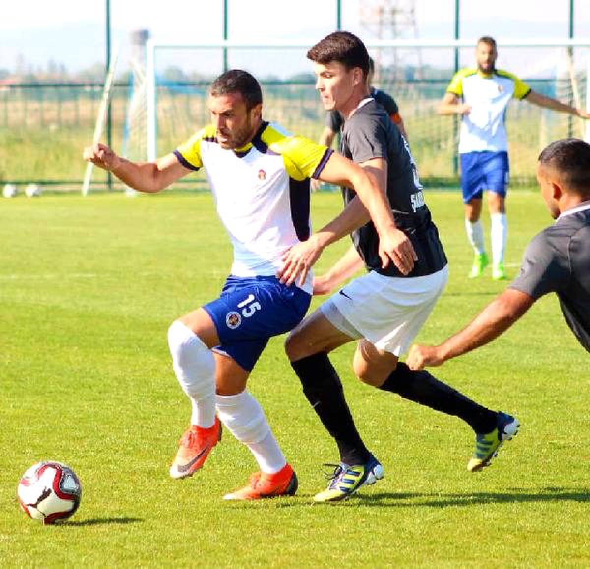 Menemenspor, Arnavut kaleci ile anlaştı