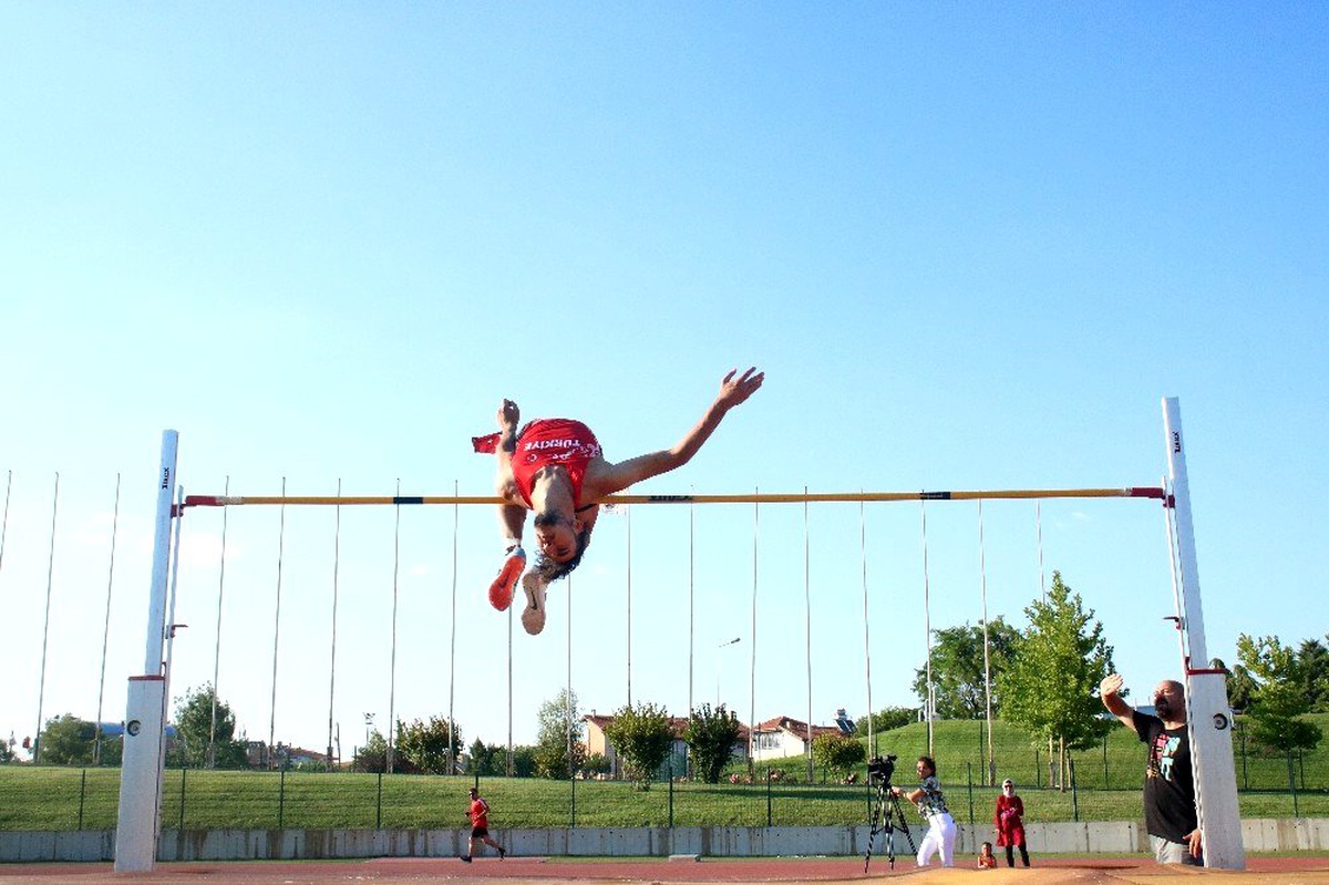 Merakı ile başladığı uzun atlama sporu ile dünya ikincisi oldu