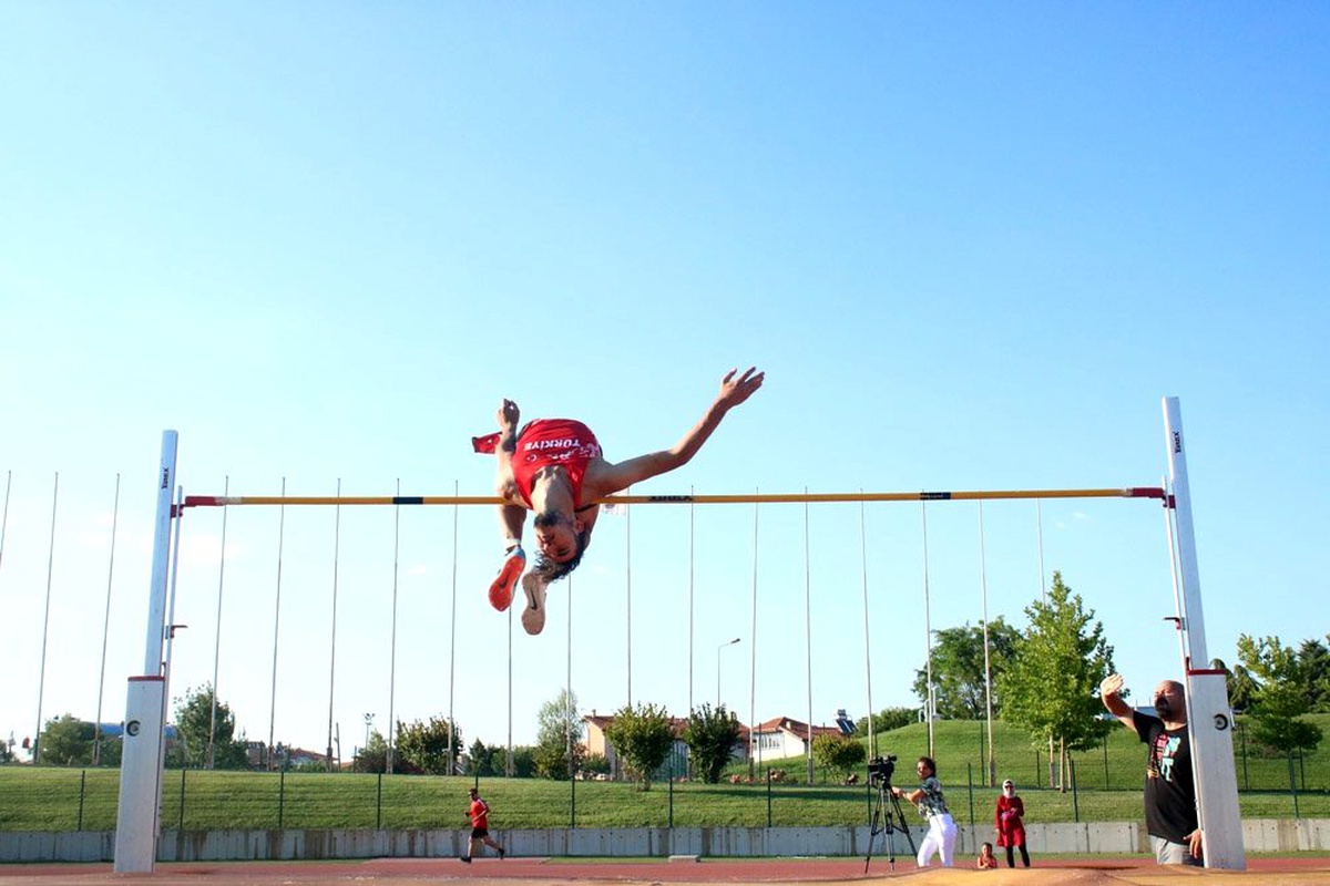 Merakı ile başladığı uzun atlama sporunda dünya ikincisi oldu