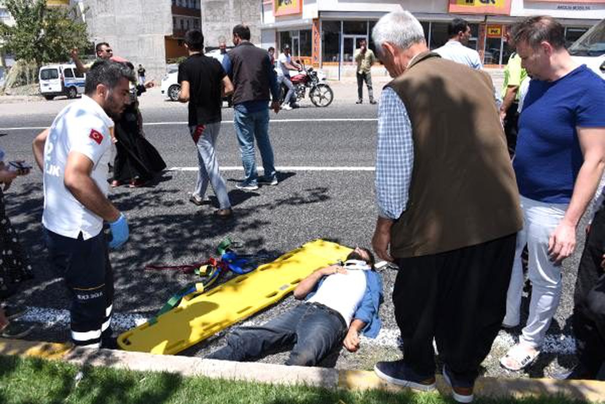 Minibüsün yayaya çarptığı kaza, güvenlik kamerasında