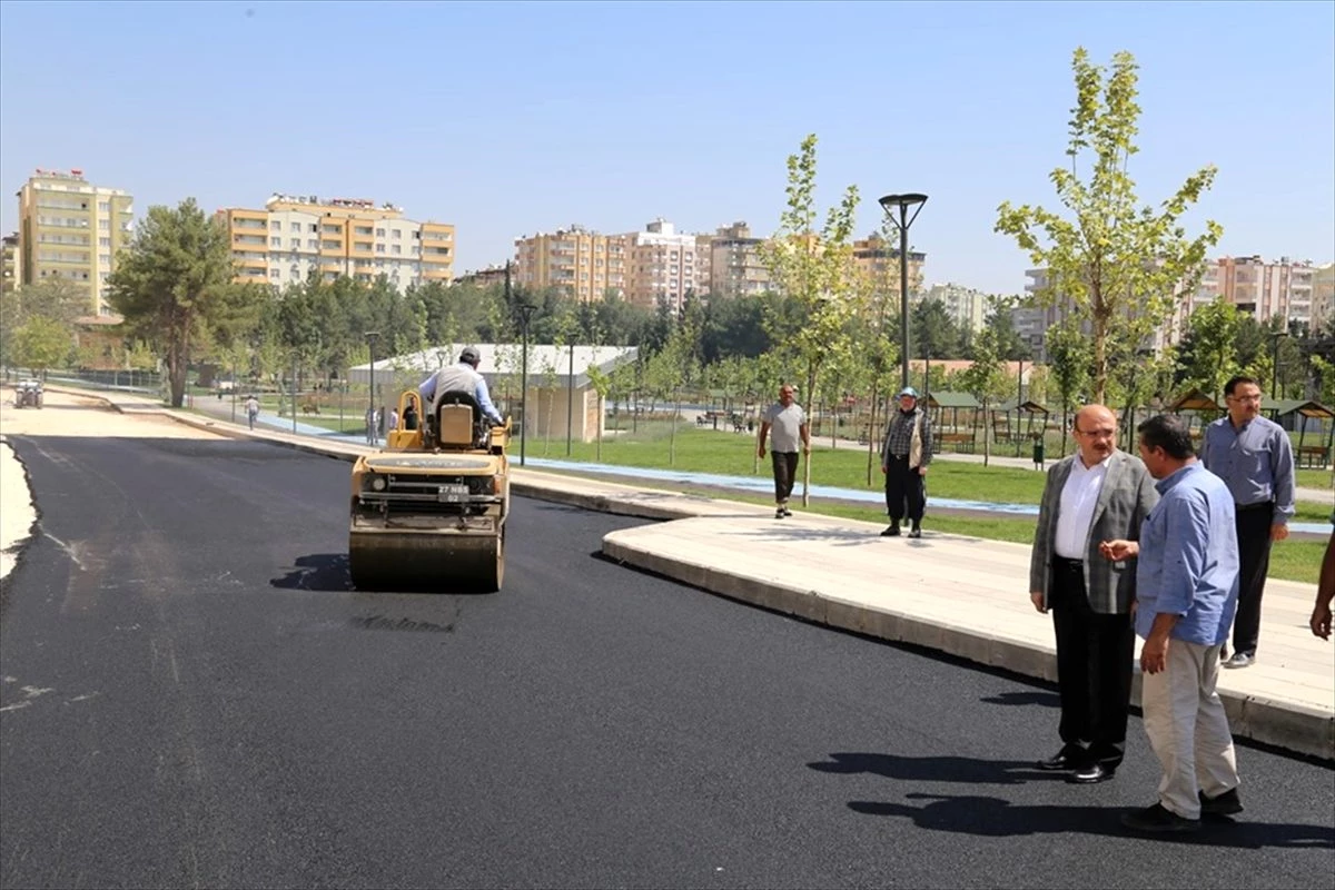 Nizip Belediye Başkanı Sarı, asfalt çalışmalarını denetledi