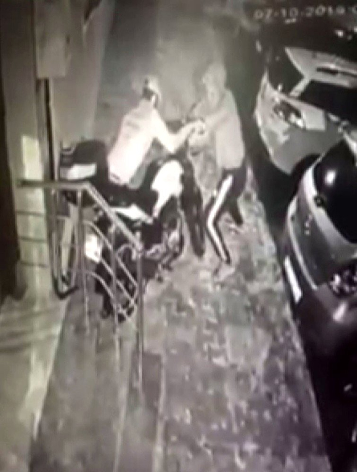 (Özel) Demir kesme makasıyla 3 motosikleti çaldılar