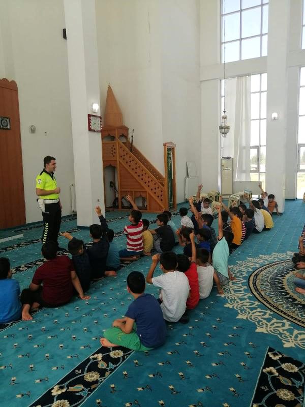 Polisten cami ve Kuran kursunda trafik eğitimi