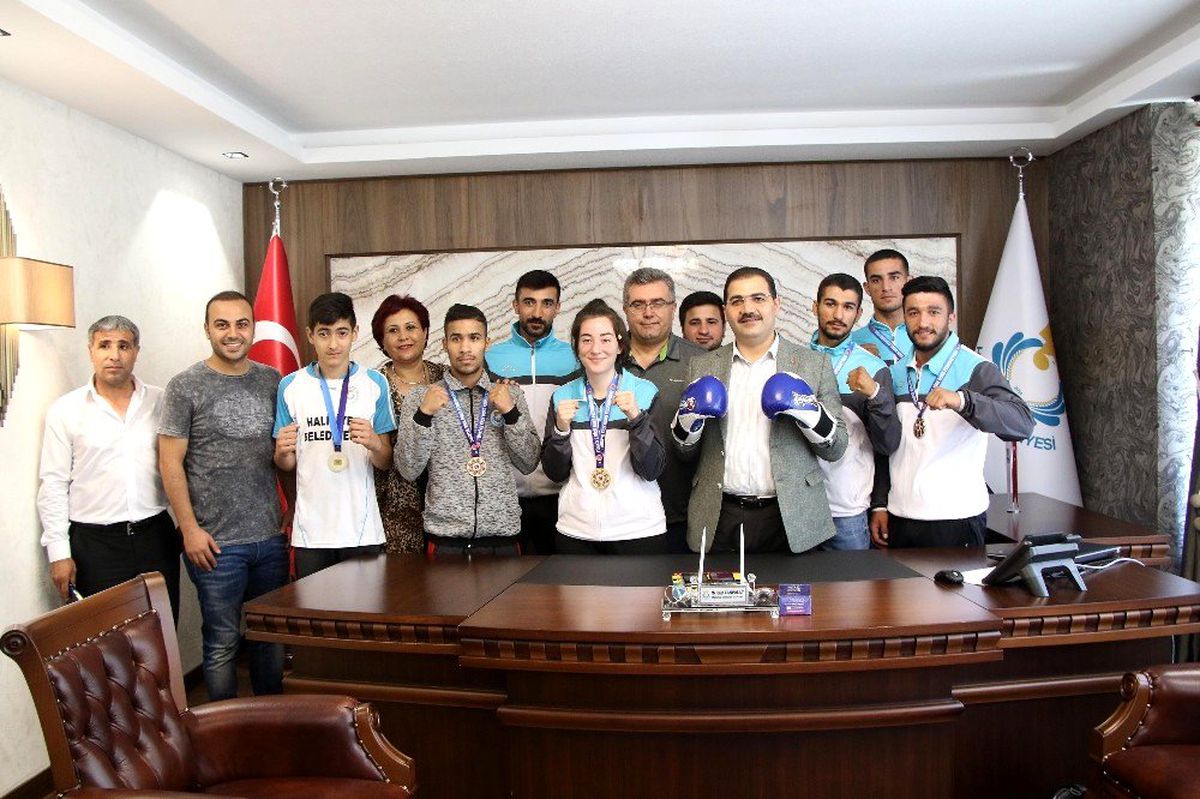 Şampiyonlar Canpolat ile buluştu