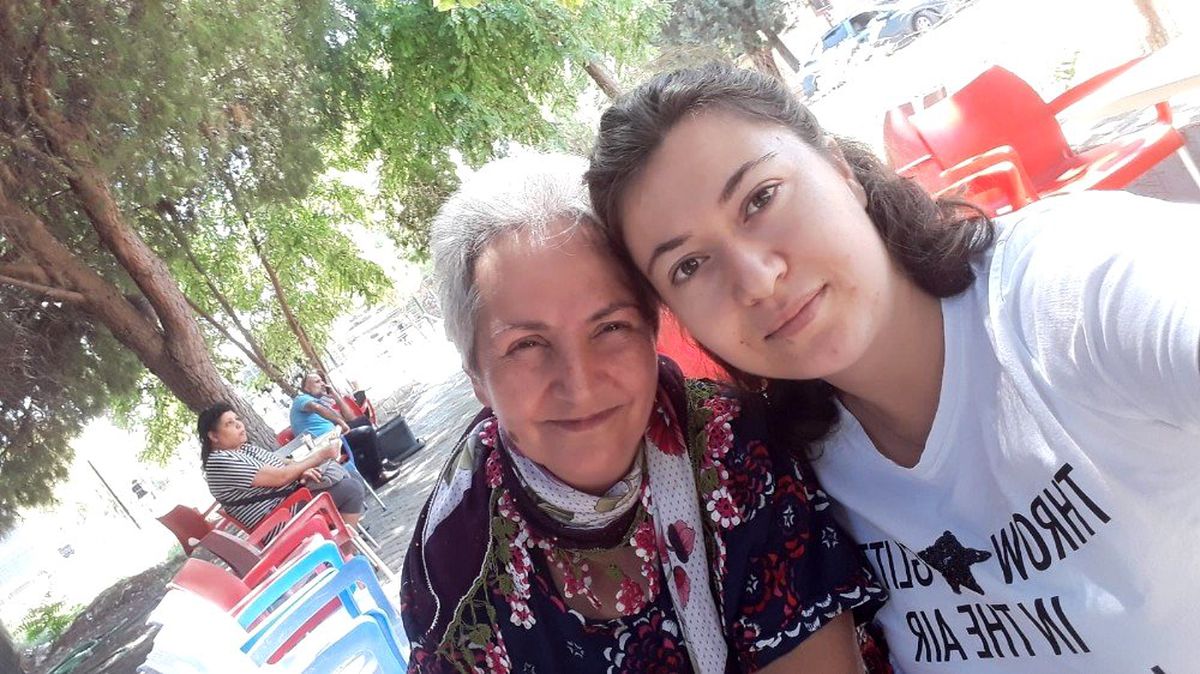 Şefkatli eller minik Serdar\'ı yalnız bırakmadı