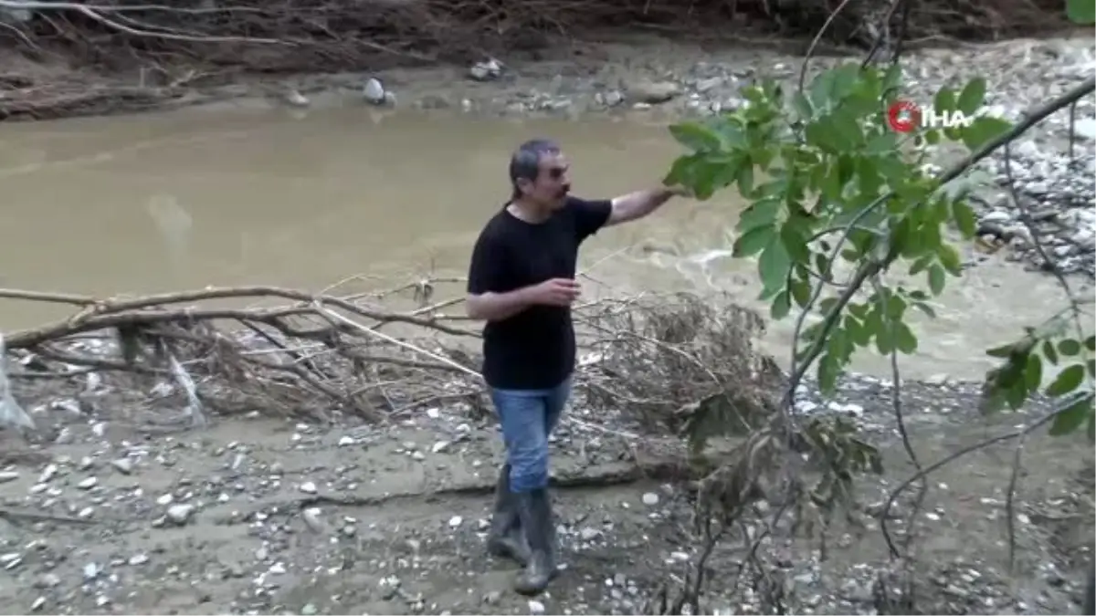 Sel felaketinde 3 yakınını kaybeden acılı aile dere yatağında iki kaybını daha arıyor