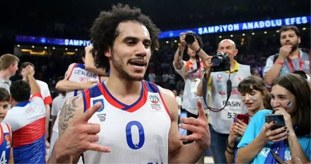 Shane Larkin, Anadolu Efes\'te kaldı