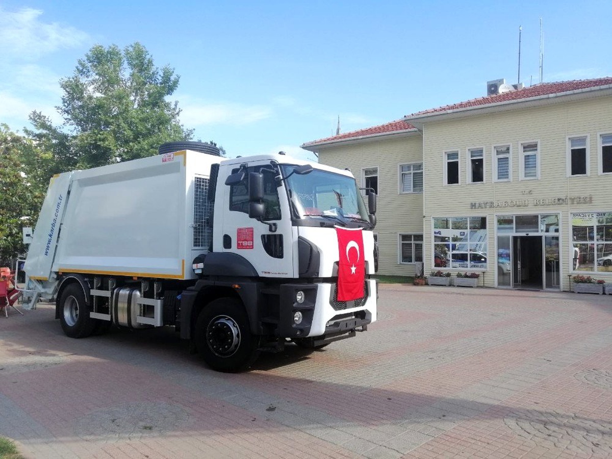 Türkiye Belediyeler Birliğinden Hayrabolu Belediyesine hibe çöp kamyonu
