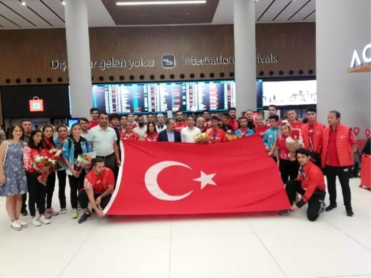 U20 Atletizm Milli Takımı yurda döndü