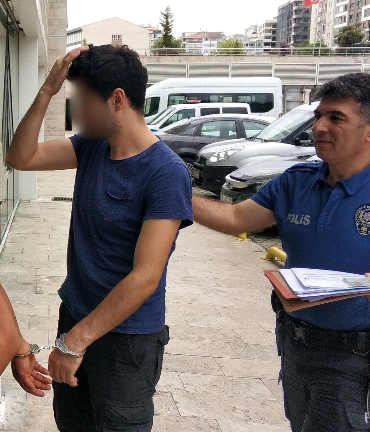 Üst geçit merdiveninde elle taciz iddiasına gözaltı
