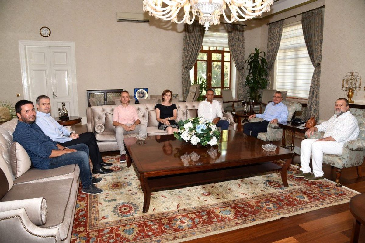 Vali Deniz misafirlerini ağırladı