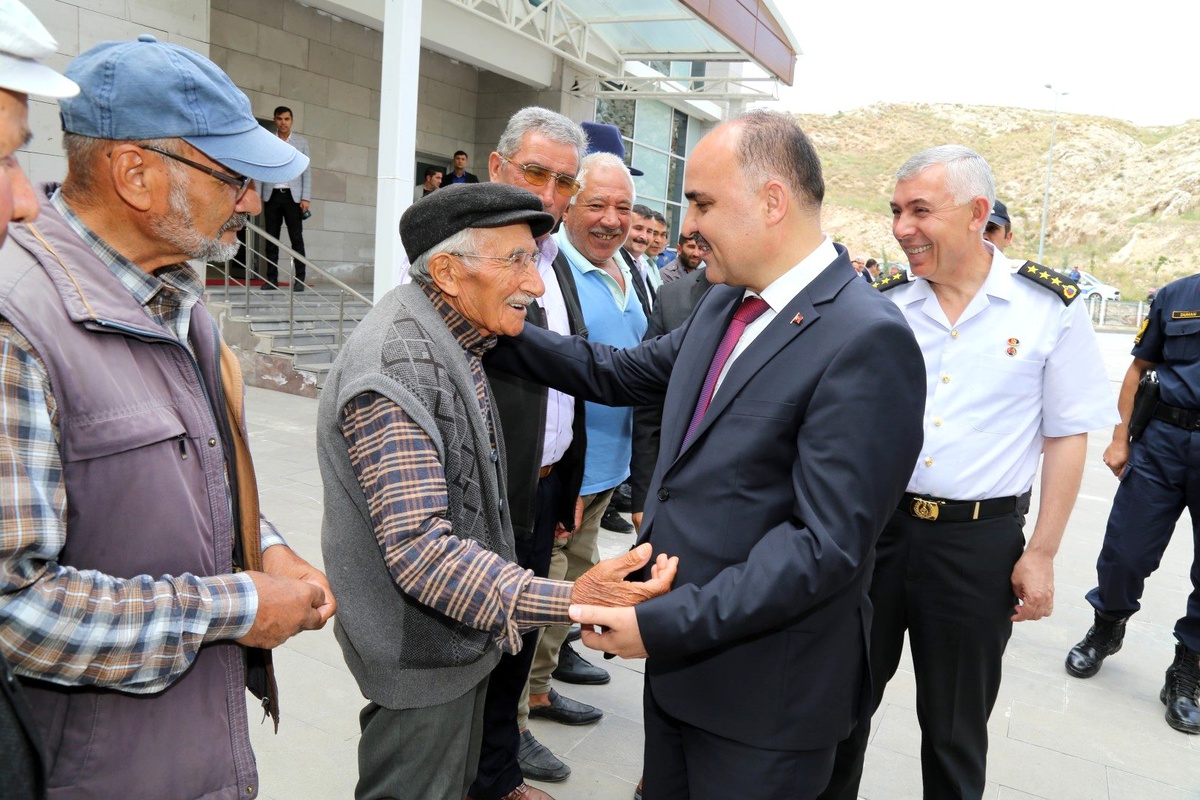 Vali Günaydın "Tarihi Şahruh köprüsü mühendislik harikası "