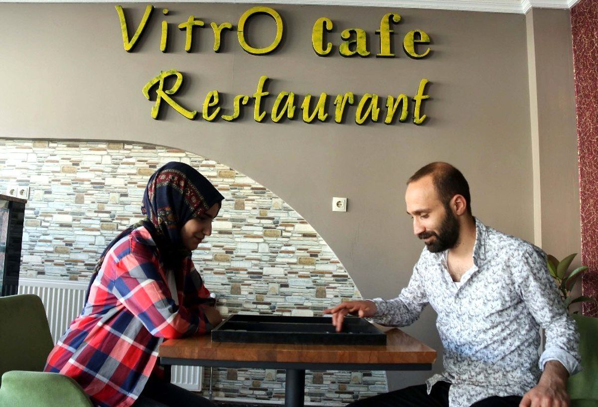 Yardıma muhtaç aile için tavla turnuvası düzenliyorlar