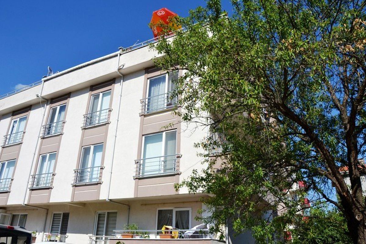 3. kattan düşen çocuk yaralandı