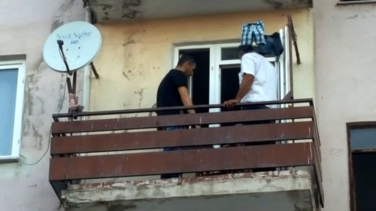 4. kattan düşen çocuk çamaşır telleri sayesinde ölümden kurtuldu