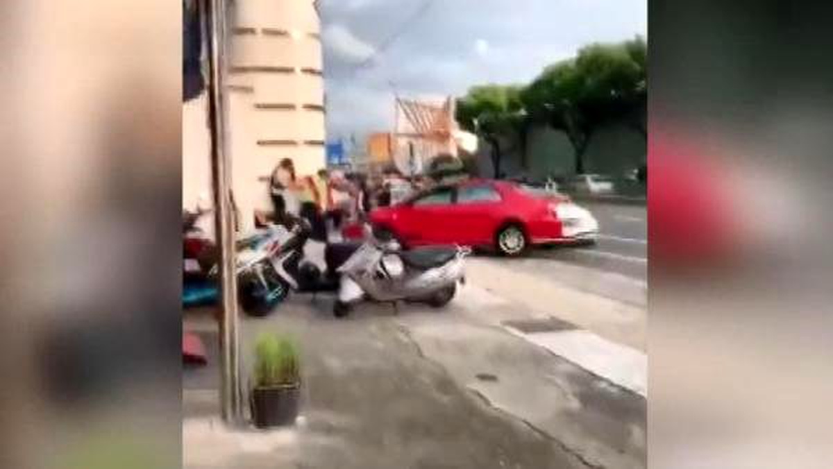 Alkollü kadın sürücü trafiği birbirine kattı