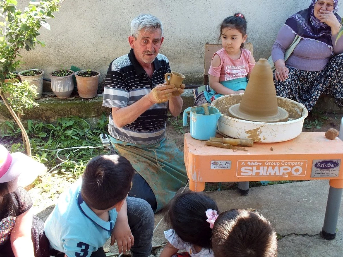 Anaokulu öğrencileri çömlek atölyesinde çömlek yaptı