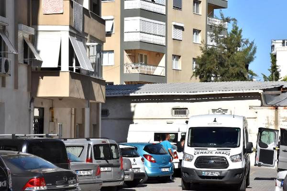 Babaannesini öldürüp, kahvehaneye gitti