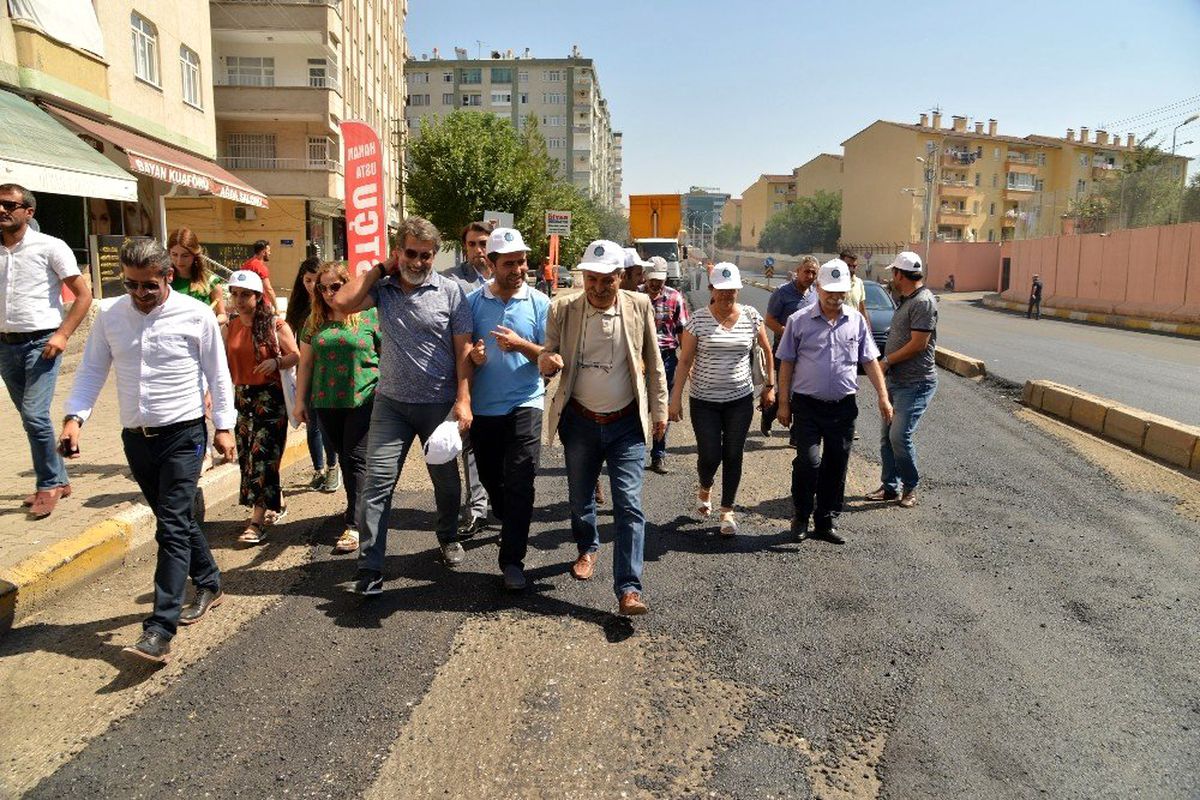 Başkan Mızraklı asfalt çalışmalarını denetledi
