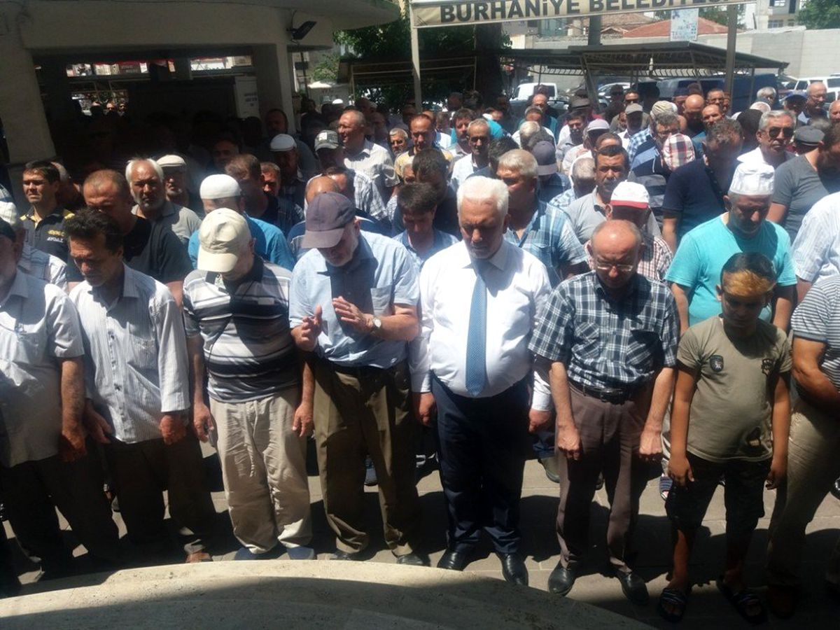 Burhaniye\'de iş insanı Kemal Geniş son yolculuğuna uğurlandı