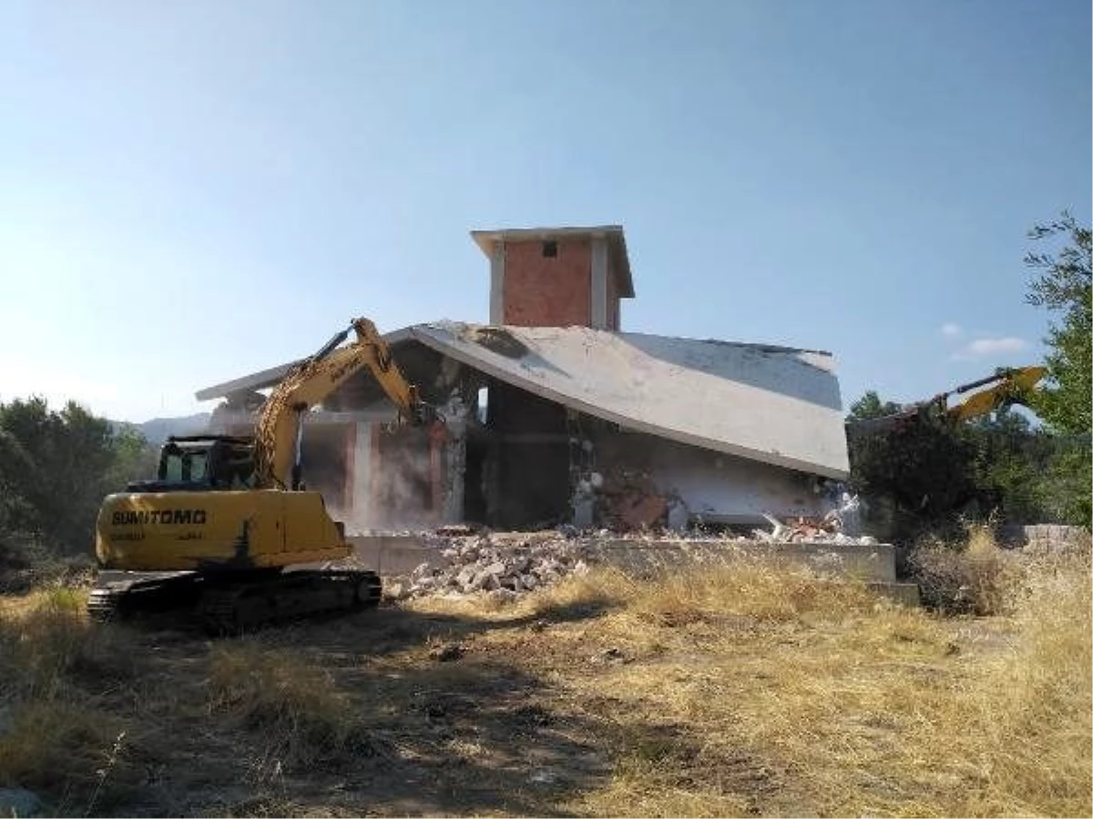 Çanakkale\'de kaçak yapıların yıkımına başlandı