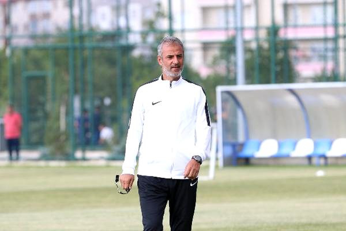 Çaykur Rizespor Teknik Direktörü Kartal: Transferler için yoğun çalışıyoruz