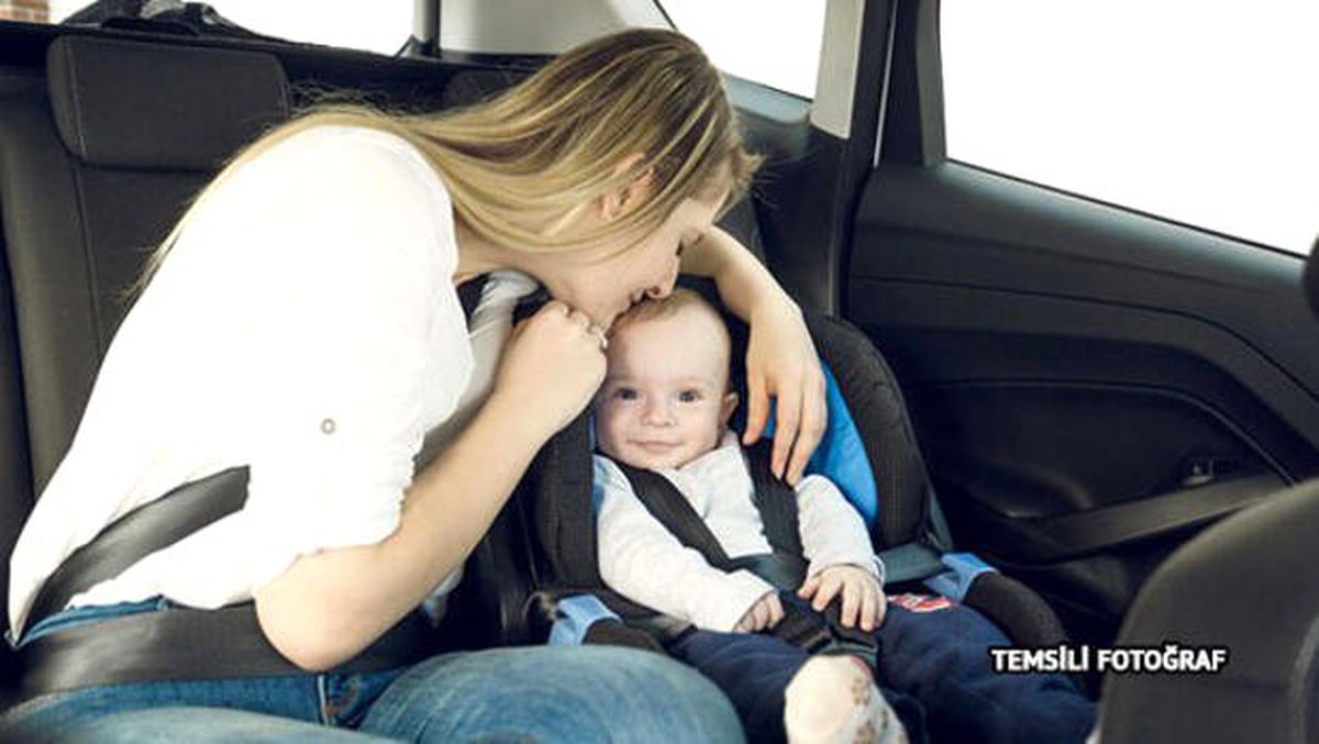 Çocuğunu otomobilde bırakıp alışverişe gitti