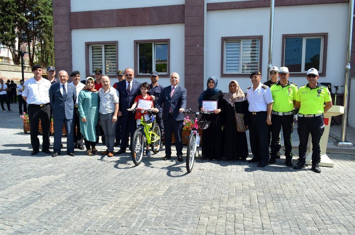 "Dikkat Sizden Notlar Bizden" projesinde Tekirdağ\'da 2 öğrenci dereceye girdi