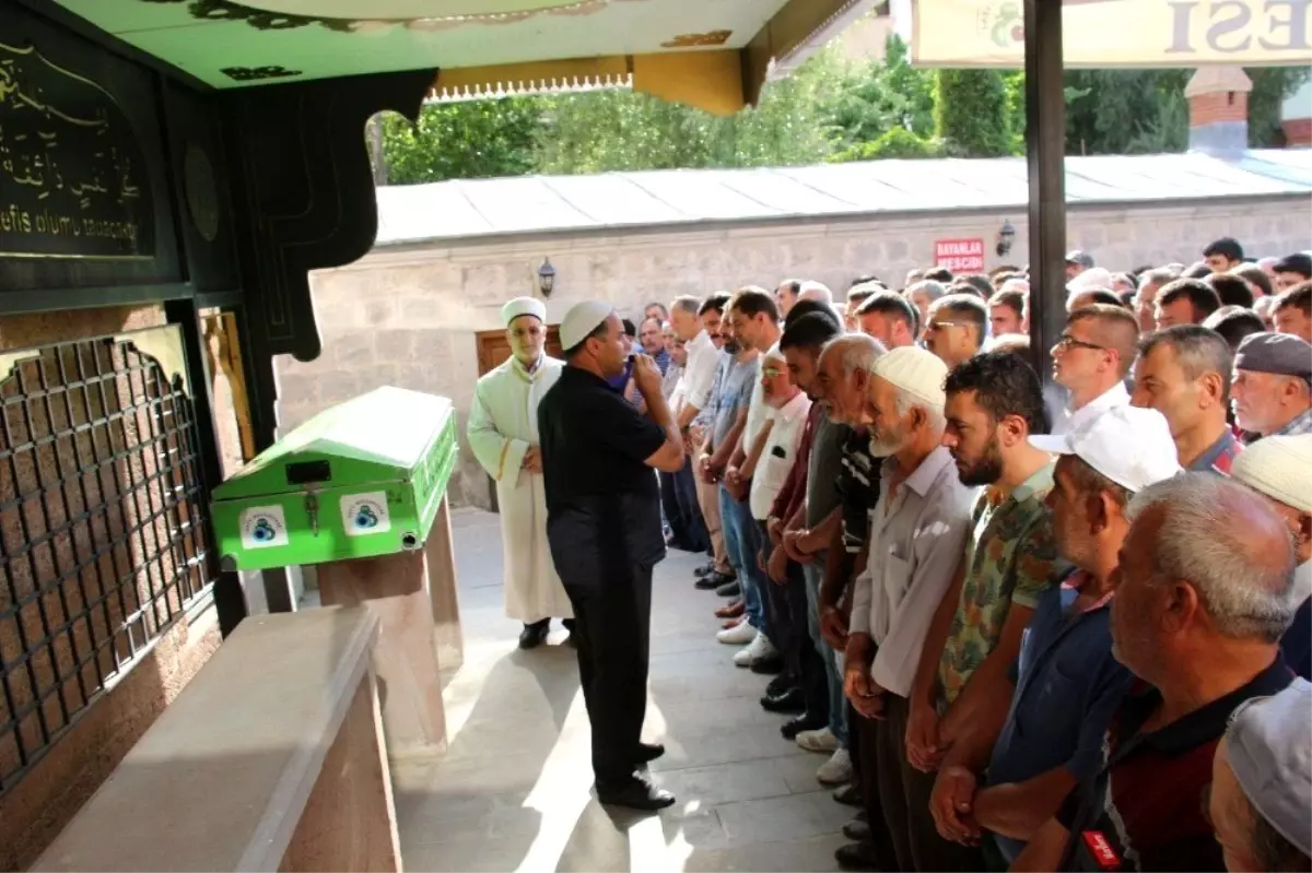 (düzeltme) Bıçaklanarak öldürülen Aras EDAŞ çalışanı son yolculuğuna uğurlandı