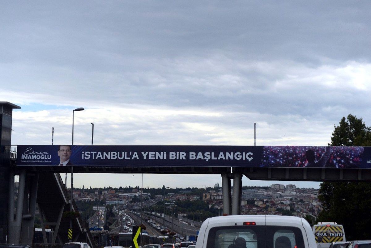 Ekrem İmamoğlu, Billboard\'lardan teşekkür edip tatile gitti